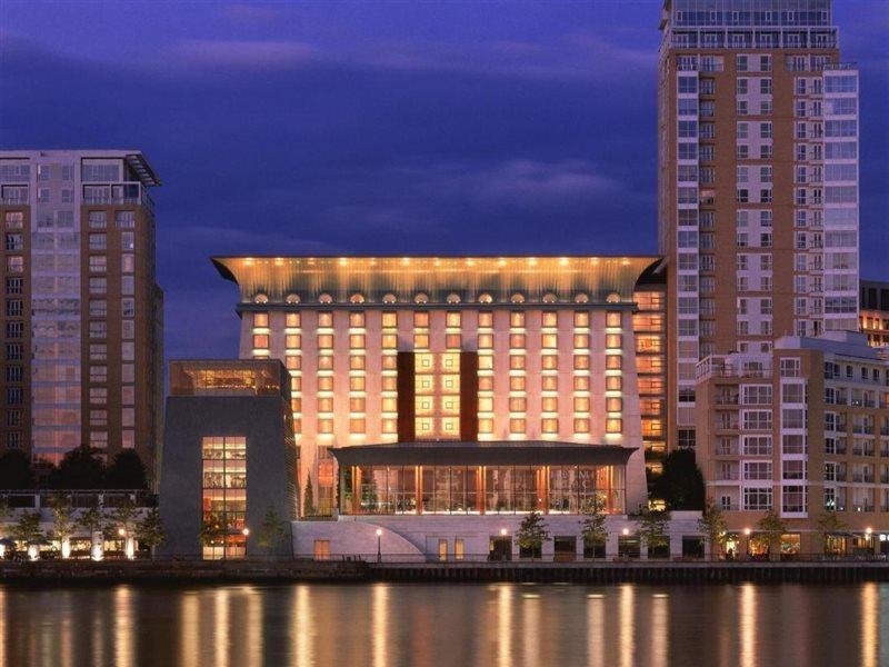 Canary Riverside Plaza Hotel Londýn Exteriér fotografie The InterContinental London O2