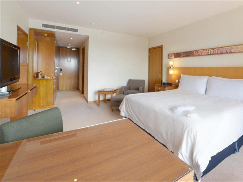 Canary Riverside Plaza Hotel Londýn Exteriér fotografie A room at the hotel