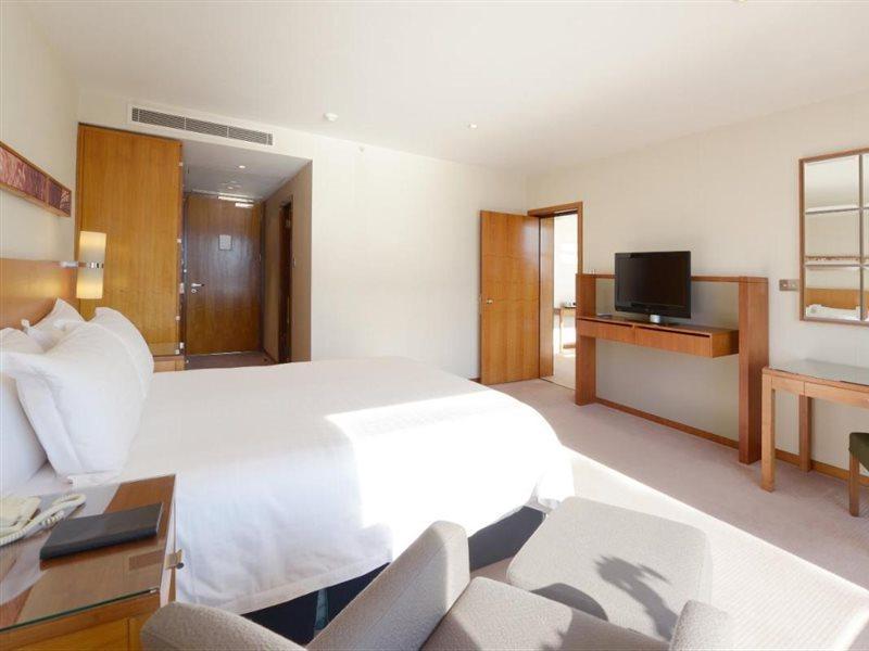 Canary Riverside Plaza Hotel Londýn Exteriér fotografie A room at the hotel