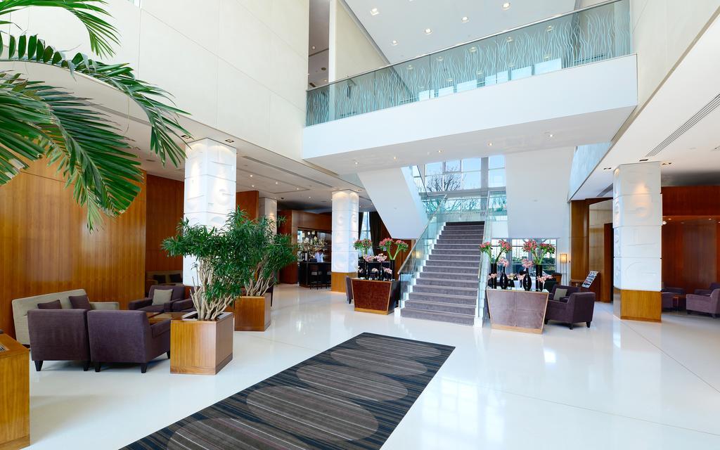Canary Riverside Plaza Hotel Londýn Exteriér fotografie The lobby of the hotel