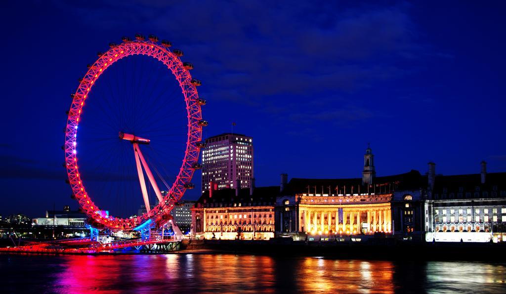 Canary Riverside Plaza Hotel Londýn Exteriér fotografie The London Eye at night