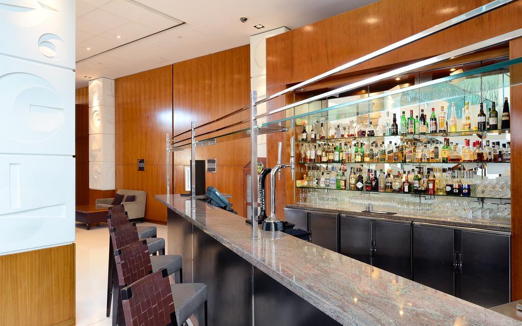 Canary Riverside Plaza Hotel Londýn Exteriér fotografie The bar at the 2008-opened lounge